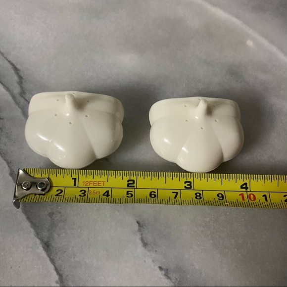 Tupperware Garlic Keeper Magnets Set of 2 New - Picture 5 of 7